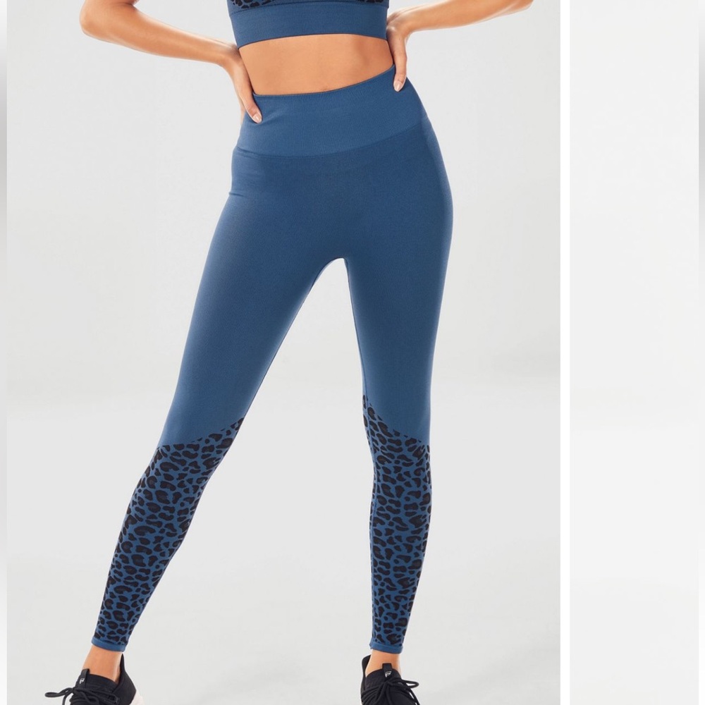 Fabletics High Waisted Seamless Leopard Print Athletic Leggings Size XS